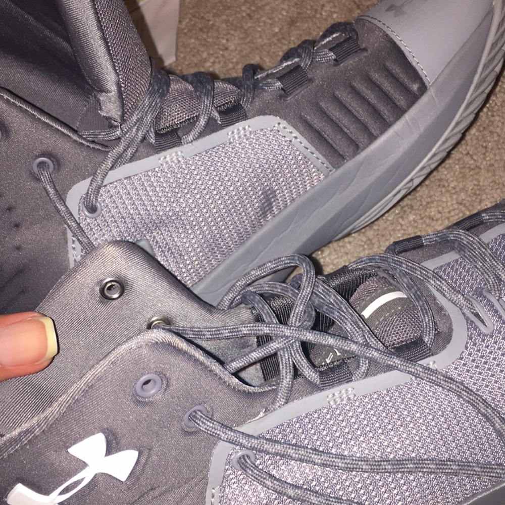 Basketball shoes